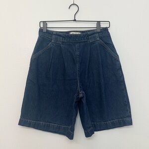 Madewell Pleated Denim Trouser Short in Essex Wash
Size 26